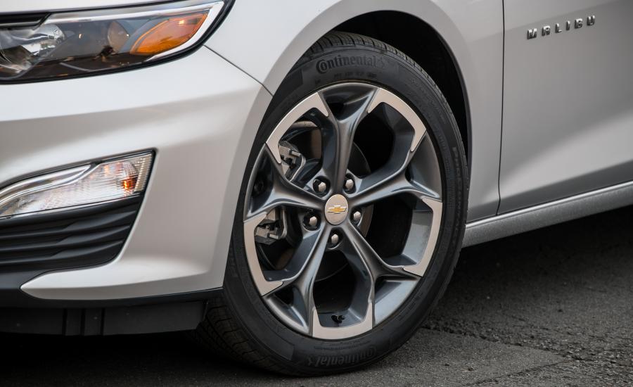 Колеса Chevrolet Malibu RS 2018 года  (фото 22 из 43)